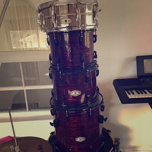 Pearl vision (maroon) 5-piece drum kit with guitar